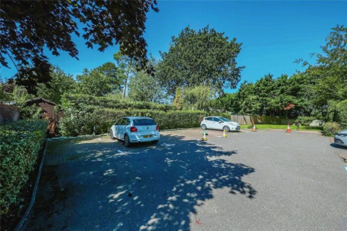 1 Bedroom Flat For Sale In Padnell Road, Waterlooville, Hampshire, PO8