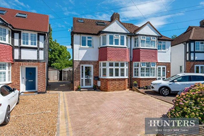 4 Bedroom House For Sale In Bargate Close, New Malden, KT3