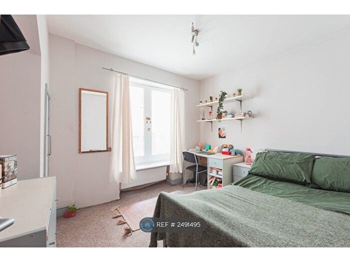 4 Bedroom Flat To Rent In Tavistock Place, London, WC1H