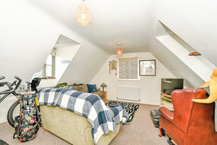 2 Bedroom Flat For Sale In The Pippin, Calne, SN11