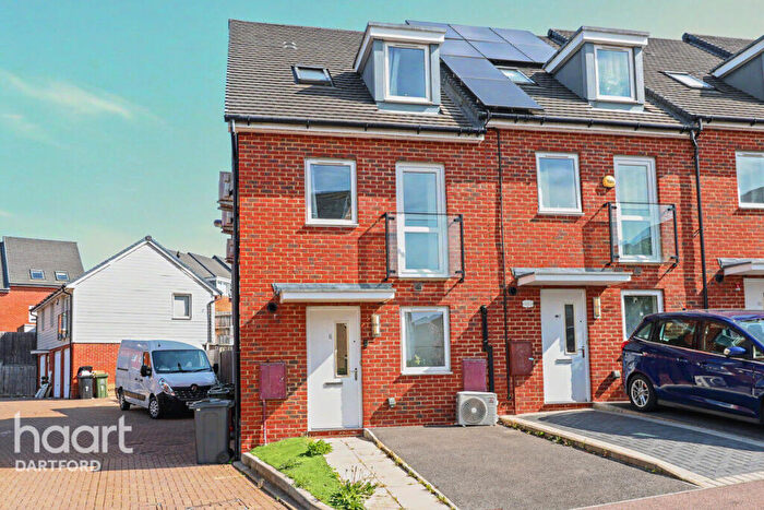 4 Bedroom End Of Terrace House To Rent In Foster Drive, Dartford, DA1