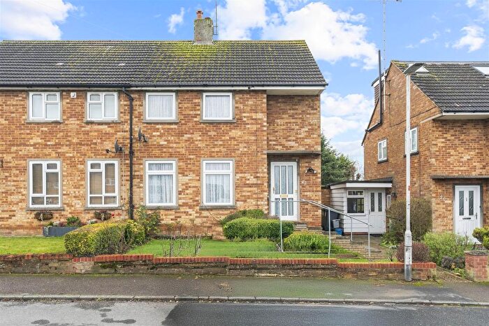 3 Bedroom Semi-Detached House For Sale In Brookside, South Mimms, Potters Bar, EN6