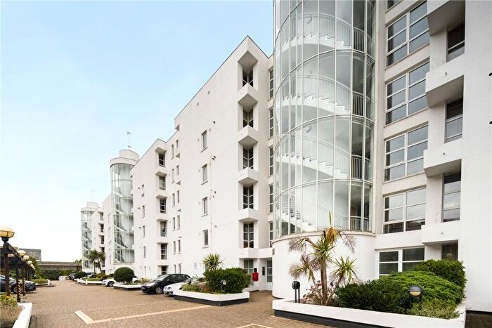 2 Bedroom Flat To Rent In Barrier Point Road, London, E16