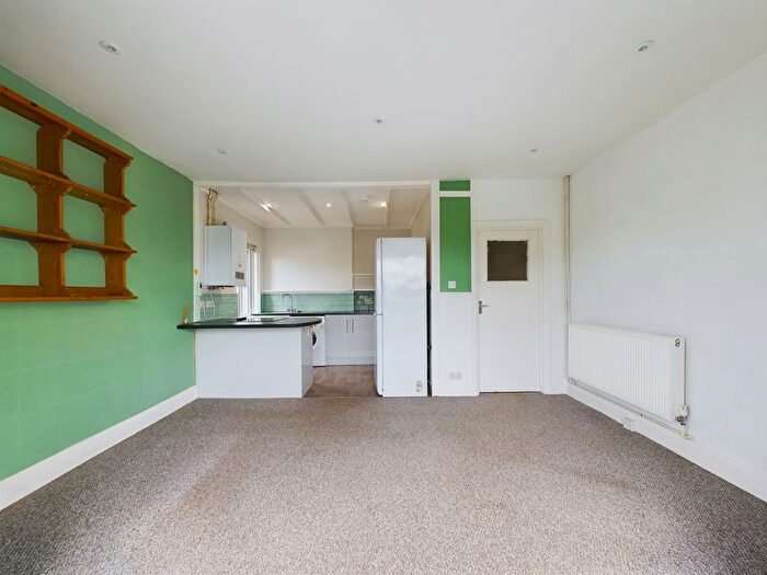 1 Bedroom Flat To Rent In Pevensey Road, Worthing, BN11