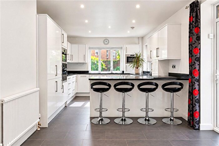3 Bedroom Semi-detached House To Rent In Kenyon Street, London, SW6