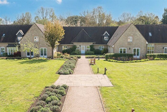 2 Bedroom Cottage For Sale In Garden Walk, Maidstone, ME15