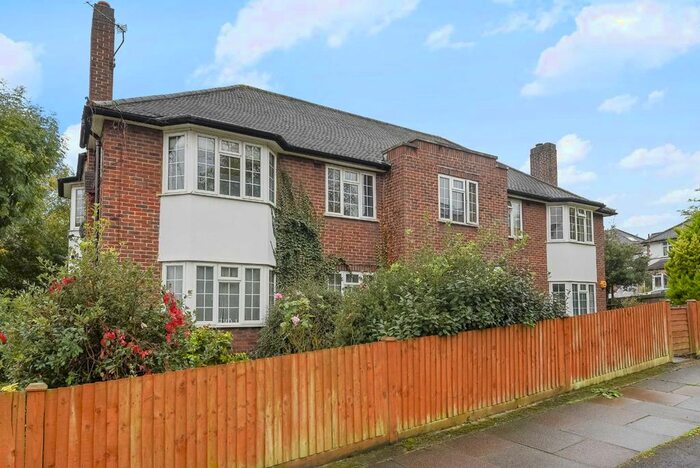 2 Bedroom Flat To Rent In Springfield Road, London, SW19