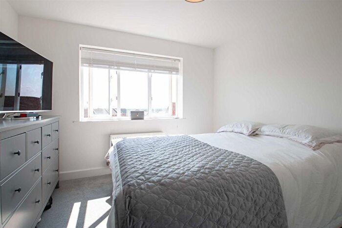 1 Bedroom Flat To Rent In Warwick Avenue, Broughton, MK10