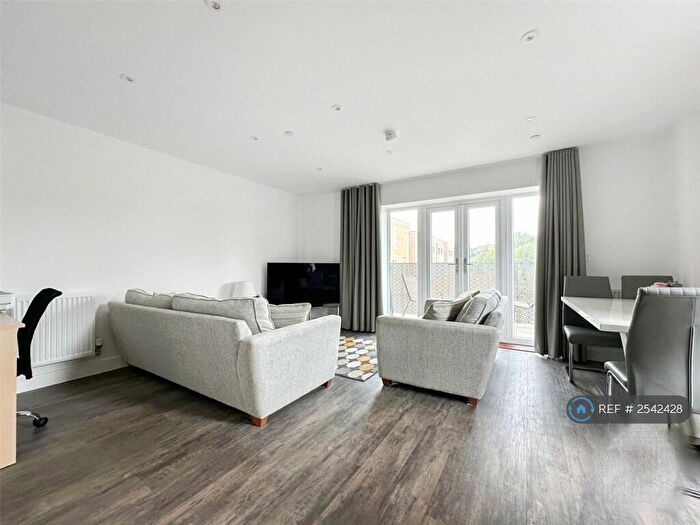 2 Bedroom Flat To Rent In Glenway Road, Rochester, ME1