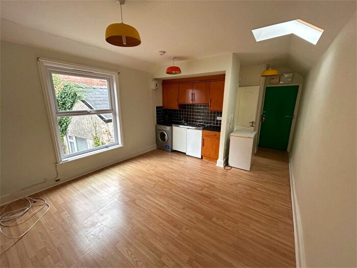1 Bedroom Flat To Rent In New Street, Honiton, Devon, EX14
