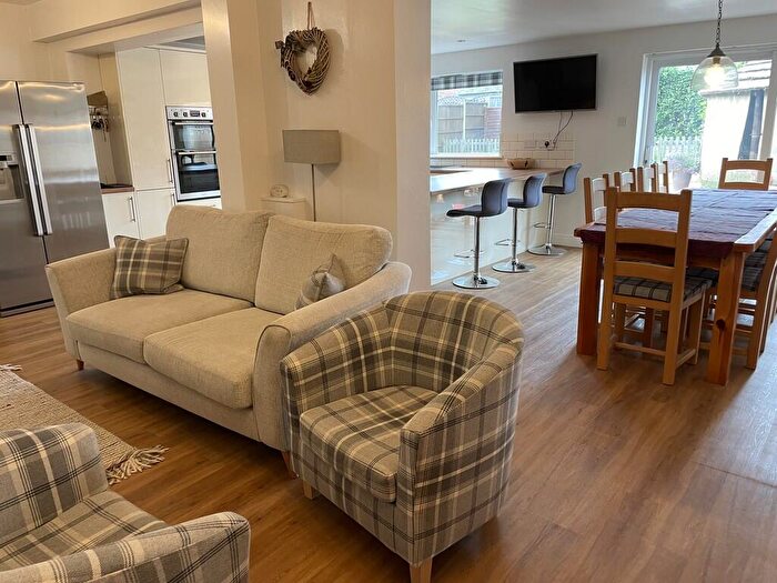 4 Bedroom Semi-Detached House For Sale In High Street, Carlton Le Moorland, LN5