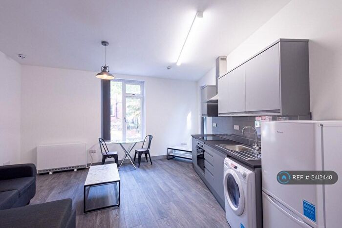 1 Bedroom Flat To Rent In Buckingham Mount, Leeds, LS6