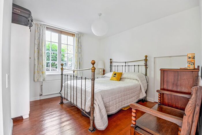 1 Bedroom Flat For Sale In Kingswear Road, Dartmouth Park, London, NW5