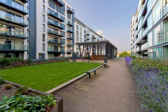 2 Bedroom Flat To Rent In Vantage Building, Station Approach, Hayes, UB3
