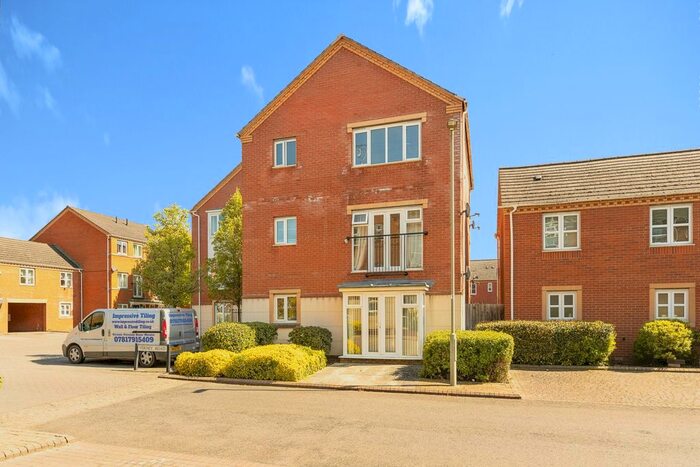 2 Bedroom Flat To Rent In Verney Road, Banbury, OX16