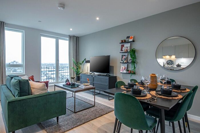 2 Bedroom Apartment For Sale In Meridian Way, London, N18