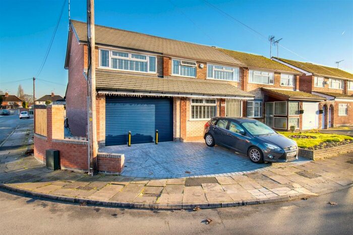 4 Bedroom Semi-Detached House To Rent In Wood Hill Rise, Holbrooks, Coventry, CV6