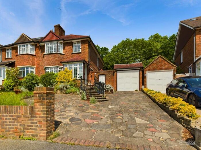 3 Bedroom Semi-Detached House To Rent In Abbots Green, Croydon, CR0