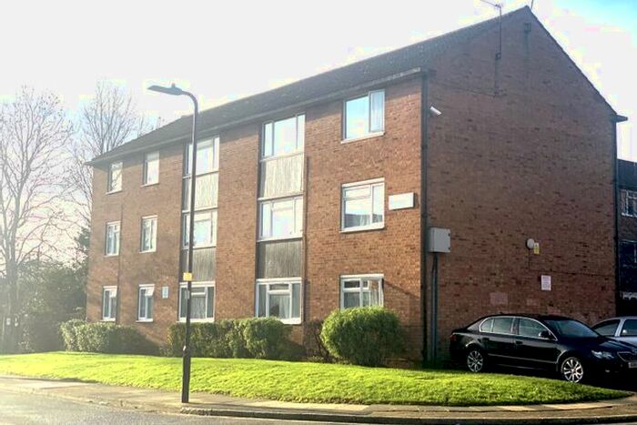 2 Bedroom Flat To Rent In The Farmlands, Northolt, UB5