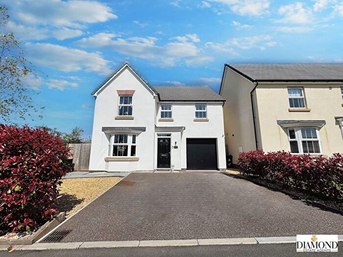 4 Bedroom Detached House For Sale In Sandy Place, Tiverton, EX16