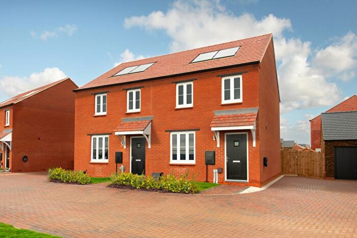 3 Bedroom Semi Detached House For Sale In White Post Road, Bodicote, Banbury, OX15