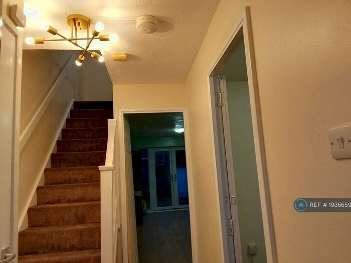 3 Bedroom Semi-Detached House To Rent In Braislford Close, London, CR4