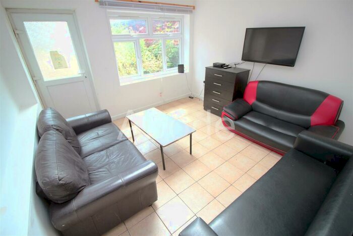 9 Bedroom House To Rent In Kensington Terrace, Hyde Park, Leeds, LS6