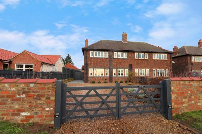 3 Bedroom Semi-Detached House For Sale In Ings Lane, Whitton, Scunthorpe, DN15