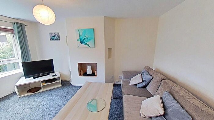 1 Bedroom Flat To Rent In Holyrood Road, Edinburgh, Midlothian, EH8