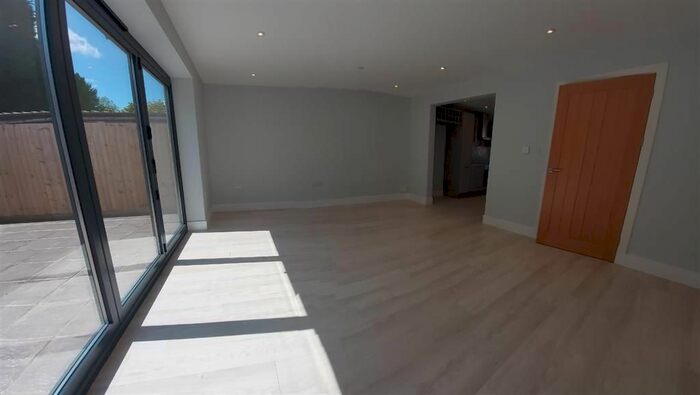 3 Bedroom Property To Rent In Peniel Green Road, Peniel Green, Swansea, SA7