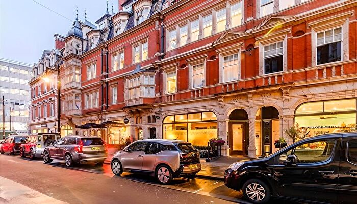 3 Bedroom Flat To Rent In Duke Street, Mayfair, London, W1K