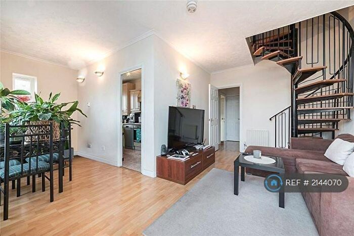 3 Bedroom Penthouse To Rent In York House, London, E16