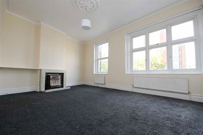4 Bedroom Flat To Rent In High Street, Teddington, TW11