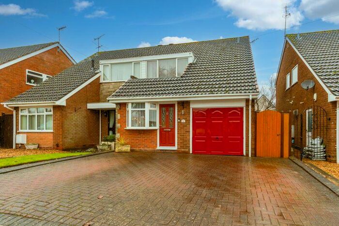 3 Bedroom Semi-Detached House For Sale In Belbroughton Road, Stourbridge, DY8