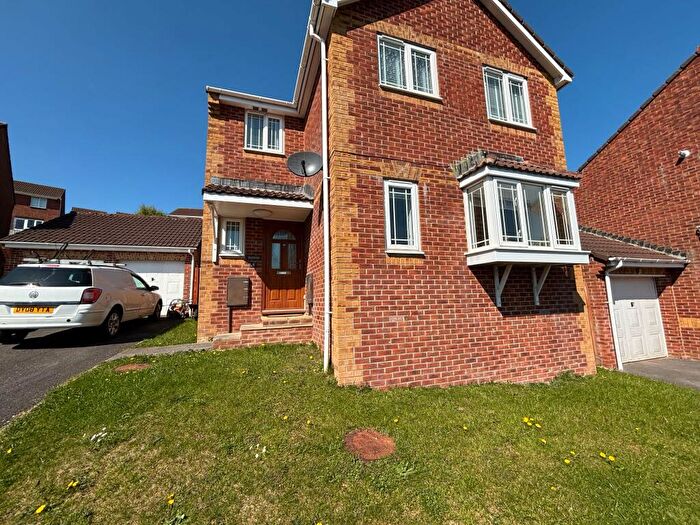 3 Bedroom House To Rent In Yallop Way, Honiton, EX14
