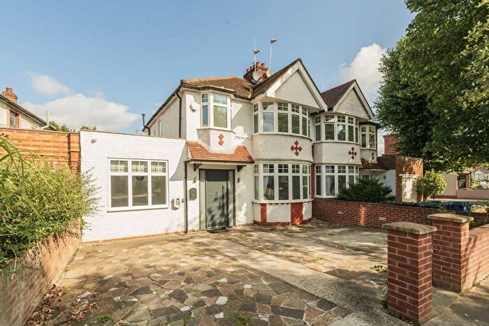 4 Bedroom Property To Rent In Cleveley Crescent, Ealing, W5