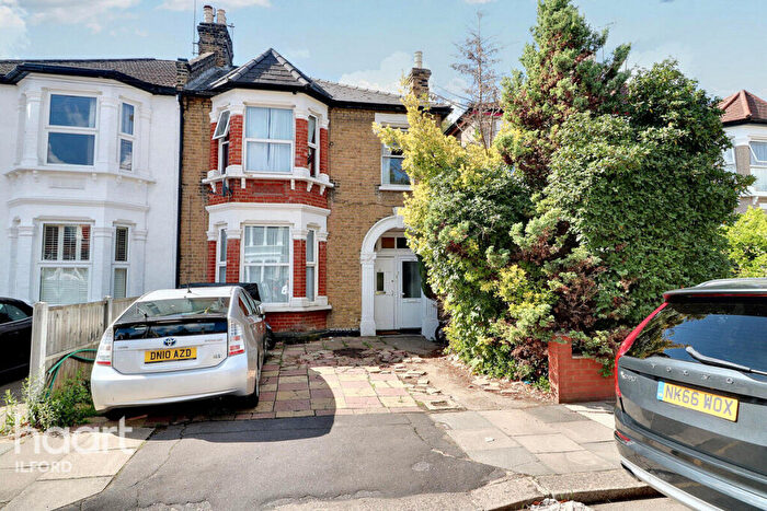 2 Bedroom Flat For Sale In Bathurst Road, Ilford, IG1