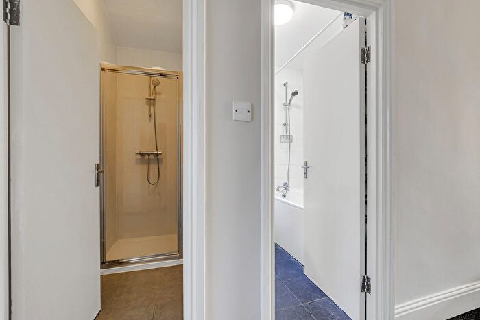 3 Bedroom Terraced House For Sale In Undine Street, London, SW17