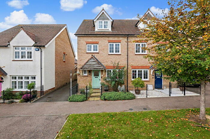 4 Bedroom Semi-Detached House For Sale In Germander Avenue, St Andrews Park, Halling, Rochester, ME2