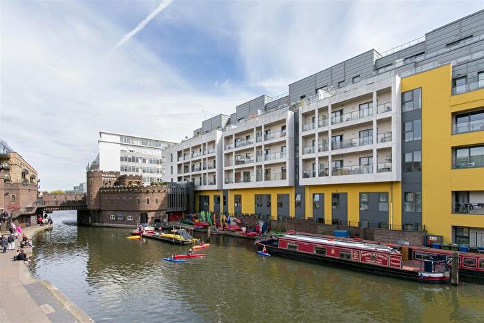 1 Bedroom Flat For Sale In Canalside Apartment With Parking, NW1