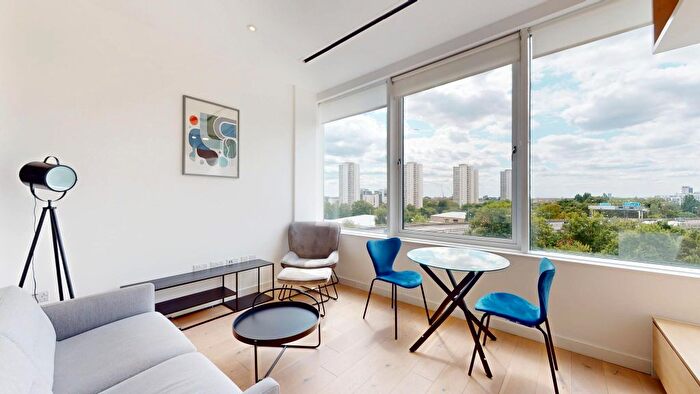 1 Bedroom Flat To Rent In Great West Road, Brentford, TW8