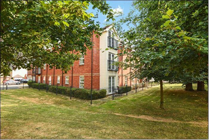 2 Bedroom Flat For Sale In Newbury, Berkshire, RG14