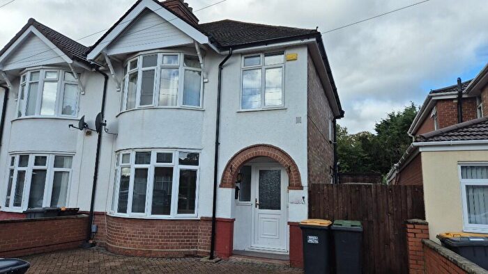 3 Bedroom Semi-Detached House To Rent In Lynton Grove, Bedford, Bedfordshire, MK42