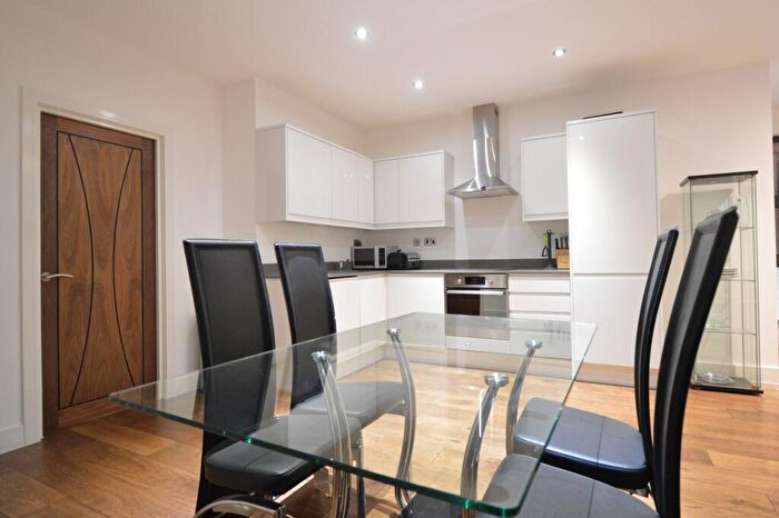 3 Bedroom Apartment To Rent In Copenhagen Place, Carmine Wharf, E14