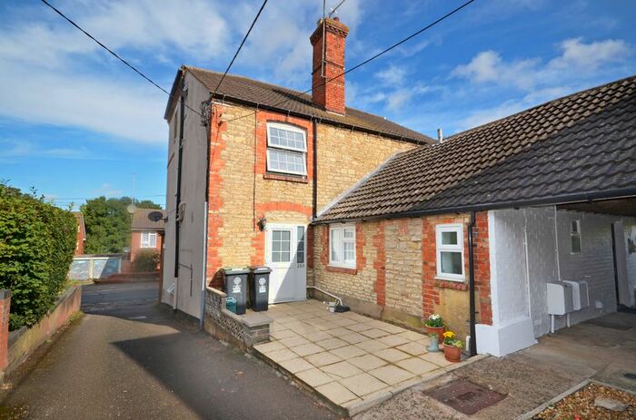 3 Bedroom Maisonette To Rent In Grove Street, Raunds, Northamptonshire, NN9
