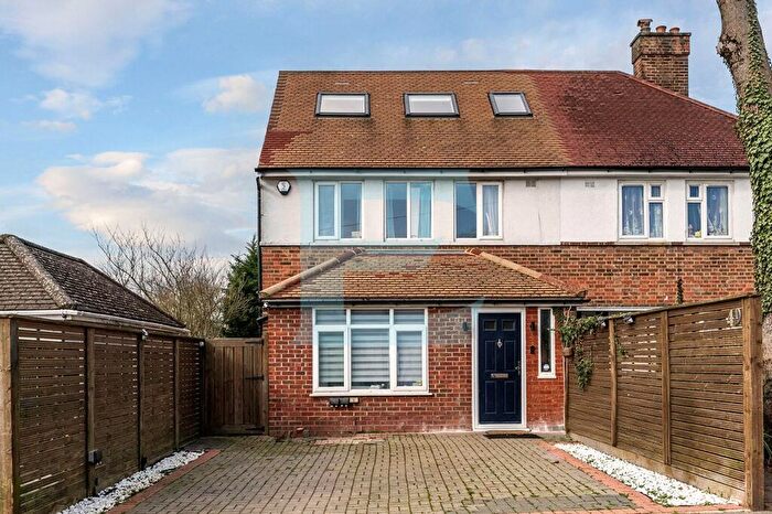 4 Bedroom Semi Detached House For Sale In Salcombe Gardens, Mill Hill, London, NW7