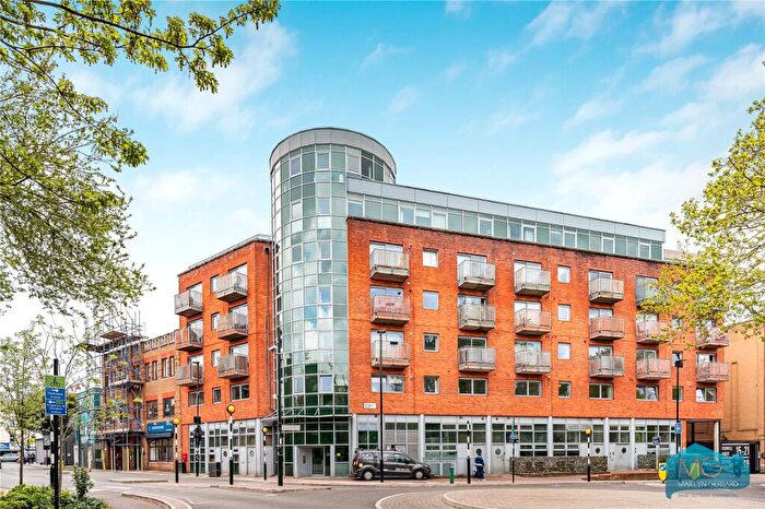 2 Bedroom Apartment For Sale In Benwell Road, London, N7