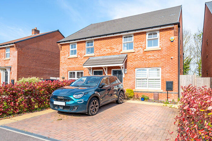 3 Bedroom Semi-Detached House For Sale In Hamilton Way, Chichester, PO18