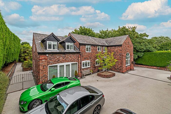 3 Bedroom Detached House For Sale In Main Street, Halton, WA7
