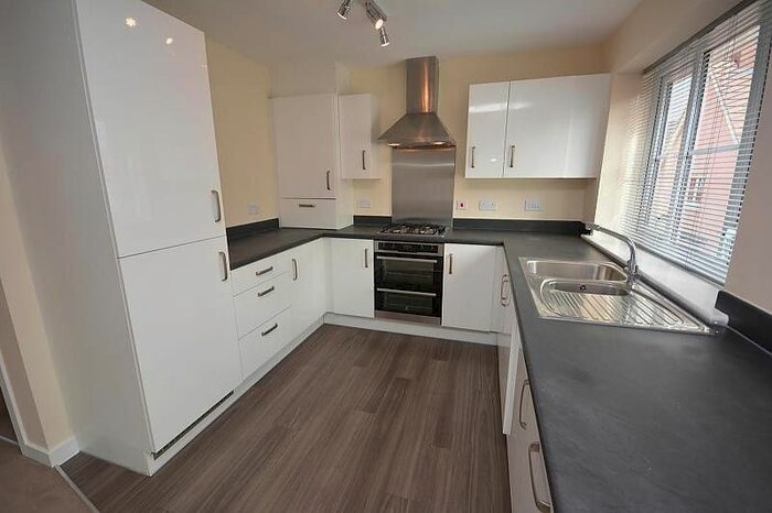 2 Bedroom Detached House To Rent In Cowlin Mead, Chelmsford, CM1